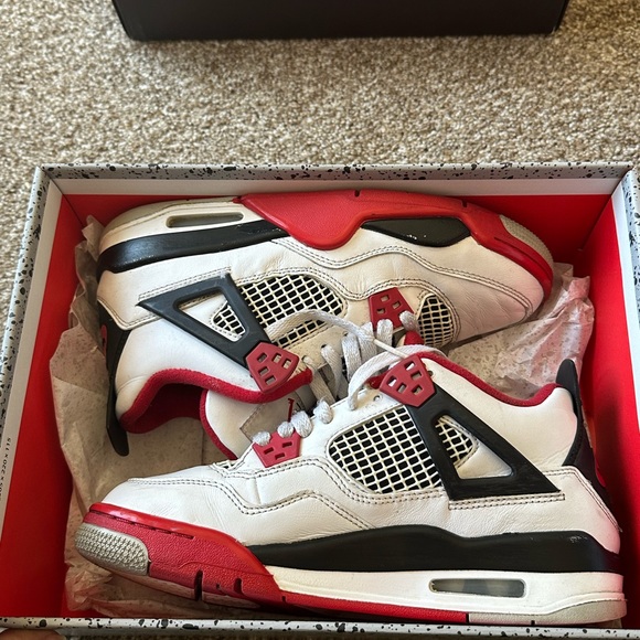 Air Jordan 4 Retro OG GS 'Fire Red'
2020 GS - Picture 4 of 10